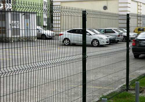 Ограждение парковки офиса, производства в Санкт-Петербурге